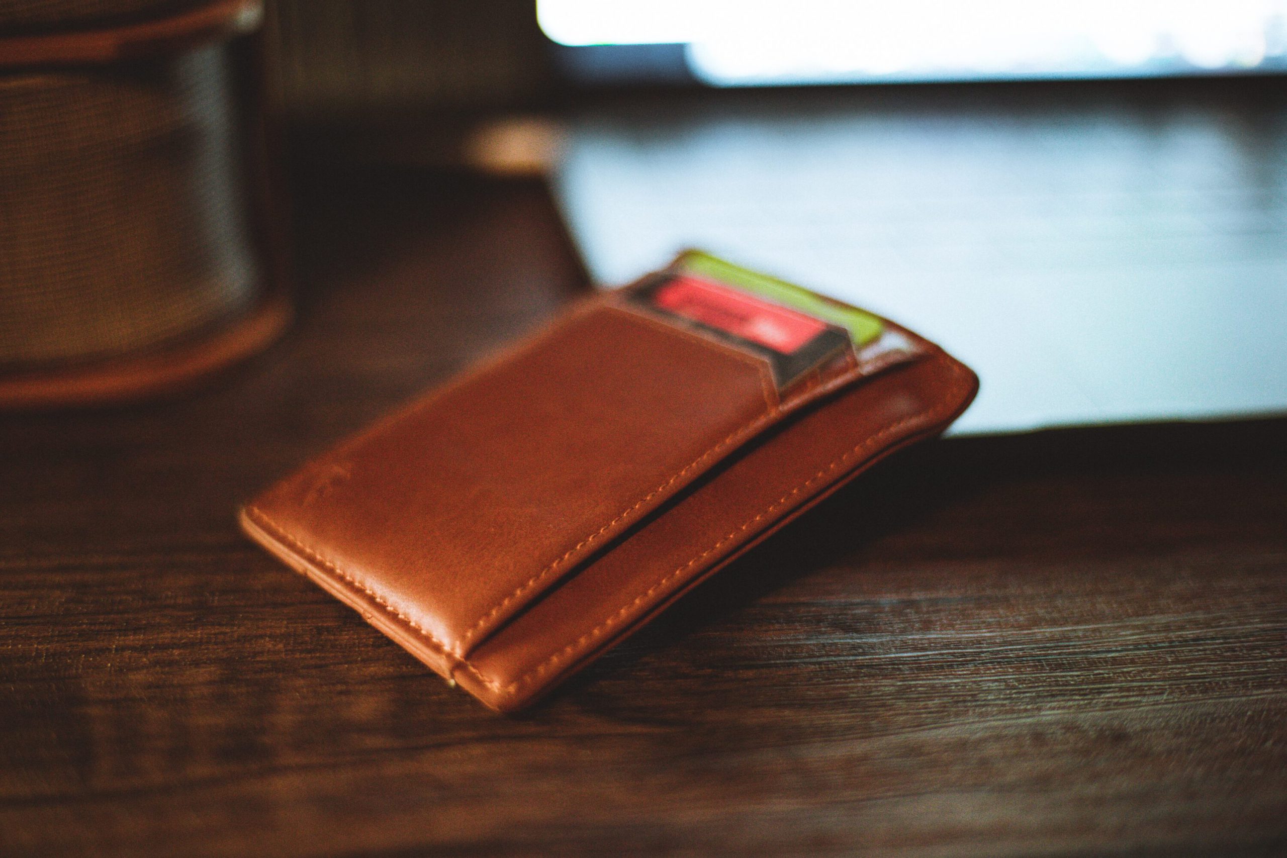 Jak dbać o skórzany portfel, aby służył nam jak najdłużej?